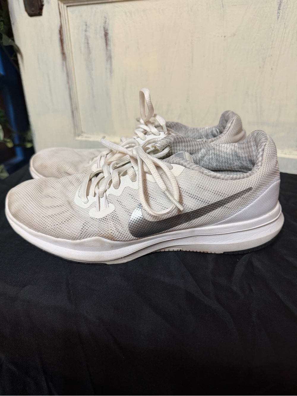 Nike Women’s White Athletic Trainers with Silver Swoosh